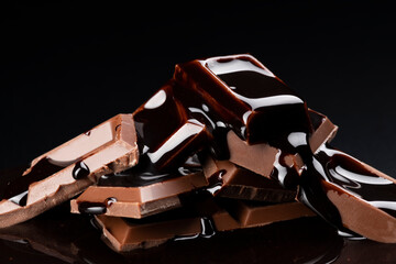 チョコレートソースをかける