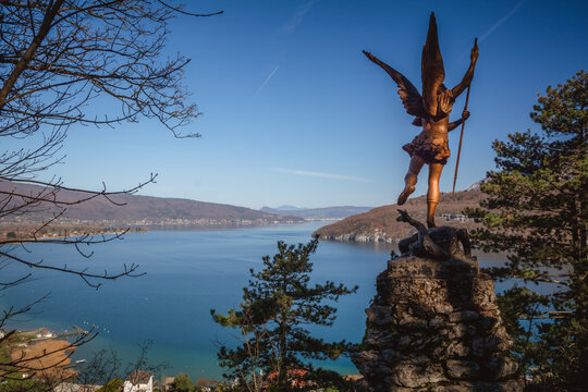 Vue sur le lac d'Annecy depuis les hauteurs de Duingt