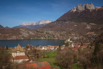 Naklejka premium Vue sur le lac d'Annecy depuis les hauteurs de Duingt