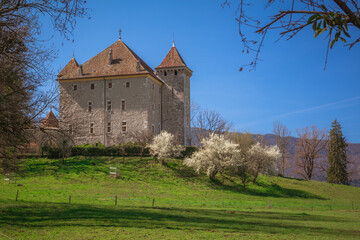 Fototapeta na wymiar Lac d'Annecy, le château de Duingt