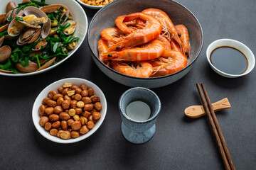 Chive flower beetle and boiled shrimp and rice wine