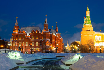 Fototapeta premium Manezhnaya Square overlooking Kremlin and Historical Museum, Moscow in winter night, Russia