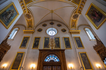 Obraz premium Svyatogorsk, Donetsk region Ukraine - January.24.2021. Inside the Orthodox Cathedral of the Svyatogorsk Lavra. Assumption Cathedral of the Lavra. A beautiful church. Lots of icons.