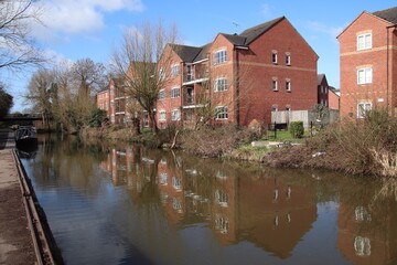 Fototapeta na wymiar Coventry canal bridge water and living 
