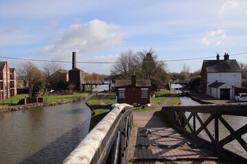 Fototapeta premium Coventry canal bridge water and living 