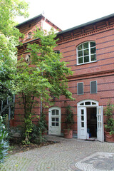 Fototapeta na wymiar brick building at heckmannhofe in berlin (germany)