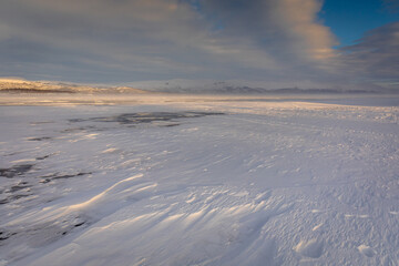 Fototapeta na wymiar The frozen lake Torneträsk in Swedish Lapland. Beautiful ice forms create an amazing sight.