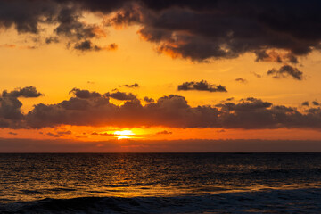 Obraz premium Dramatic sunset over ocean. Sky with clouds.
