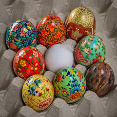 Oster Eier bunt und weiß