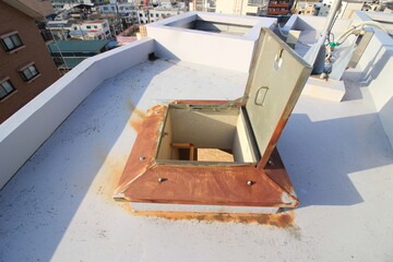 錆びたルーフハッチ