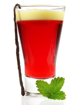 Rote G&ouml;tterspei&szlig;e Dessert mit Vanillepudding