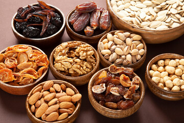 mixed nuts and dried fruits