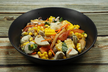 Traditional spicy mixed salad serving on the plate. Famous appetizer menu in Asian restaurant. 
