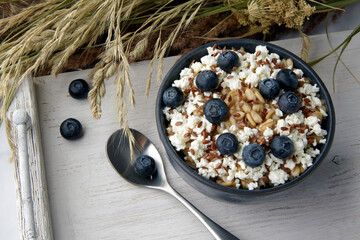 Whole grain oatmeal porridge with flax seeds and blueberries