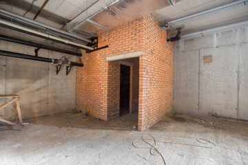 The room is without finishing. Repair work on the decoration of the room