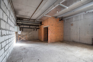 The room is without finishing. Repair work on the decoration of the room