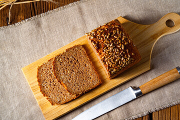 Moist wholemeal bread, crushed or ground whole grain