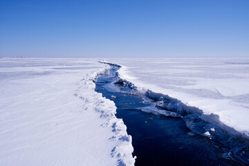Obraz premium Landscape with snow. Winter on the lake Baikal