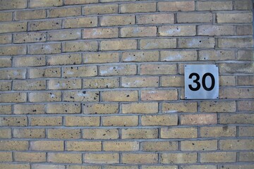 Fototapeta na wymiar sign 30 on the wall