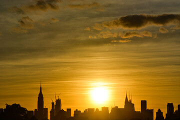 Fototapeta na wymiar New York City silhouette skyline with striking sunset sky 