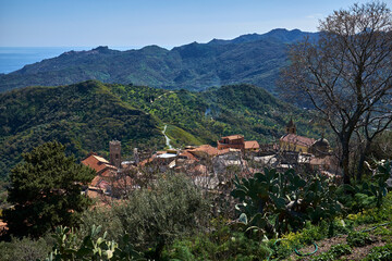 Fototapeta premium town perched on the slopes of the Peloritan mountains in Sicily