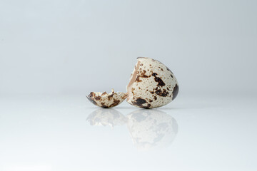 Quail egg shell after birth,The appearance of the eggshell after the quail child is born.
