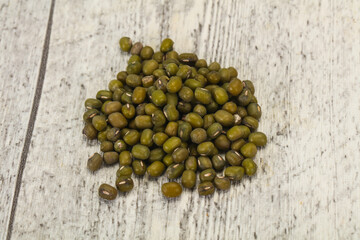 Dry raw beans mung for cooking