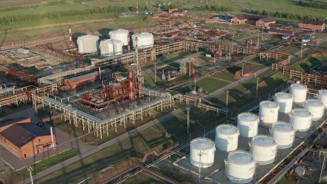 Oil refinery construction