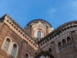 Fototapeta premium Symmetrical photograph of a cathedral in Verona. 