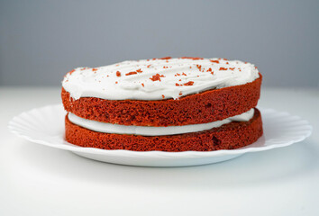  tarta red velvet de cacao y crema de queso lista para servir y comer