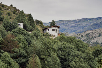 Fototapeta na wymiar castle in the mountains