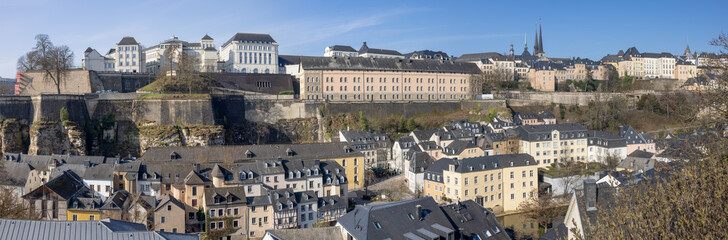 Fototapeta na wymiar View over the valley of the river Alzette to the old town of Luxembourg