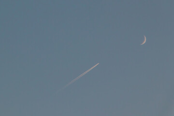 Obraz na płótnie Canvas Avión hacia la luna de Lisboa