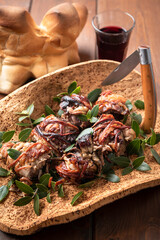 Trattalia, interiora di agnello arrostite allo spiedo, cucina della tradizione agro-pastorale sarda 
