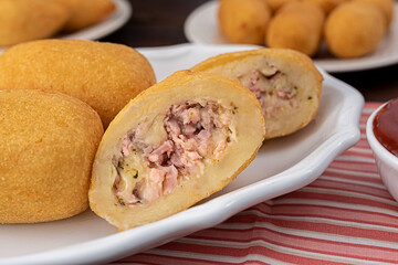 Prato de salgadinho sortidos - Maravilha de queijo e presunto