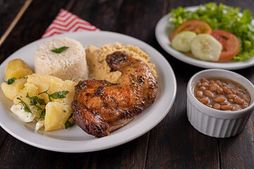 Refeição - Prato Feito - Sobrecoxa de frango assada, batata soutê, arroz, feijão e salada
