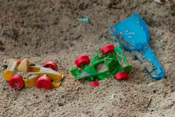 Zabawki Porzucone w Piaskownicy © Sheffield