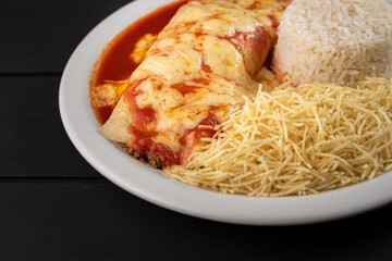 Refeição - Prato Feito - Panqueca de carne com batata palha