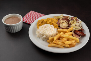 Refeição - Prato Feito - Arroz, feijão, calabresa acebolada, farofa e batata frita