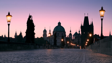 Fototapeta na wymiar Prague, Charles Bridge at dawn