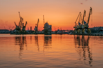 Naklejka premium Golden sunset
