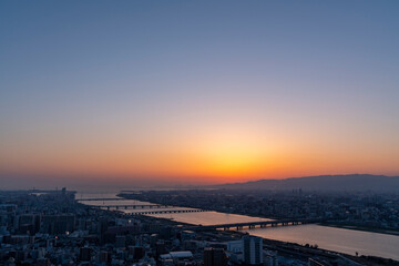 [大阪府]大阪中心部の夕景（梅田スカイビル）