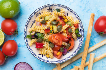Pasta and fresh vegetables salad