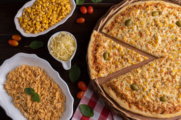 Pizza de Frango com queijo mussarela e milho
