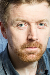 Whte man under  face with beard