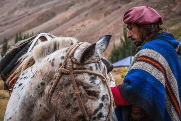 Gaucho preparing his horse.