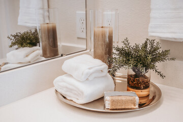 Turn your bathroom into a spa. Interior home photos, interior design, modern house, bathroom decorated with a modern touch, real estate, hospitality, home entertaining