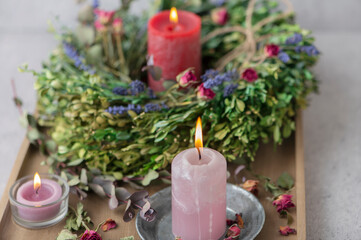 グリーンのリースとキャンドル