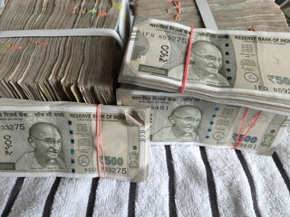 cash 500 rupee bank notes bundles