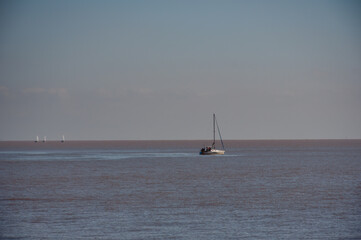 Veleros sobre el rio de la plata